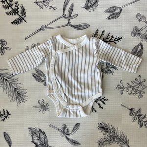 Pehr Stripes Away Surplice Bodysuit - Pebble 0-3m / 35cm